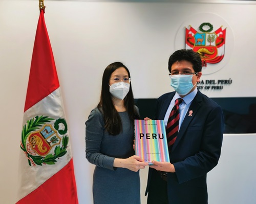 A contribution of books from the Embassy of Peru