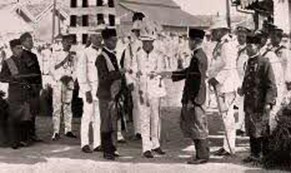 Sir Guillemard (centre) and Sultan Ibrahim (right) cutting the silken cord at the opening ceremony of the Causeway on 28 June 1924   Courtesy of National Archives of Malaysia