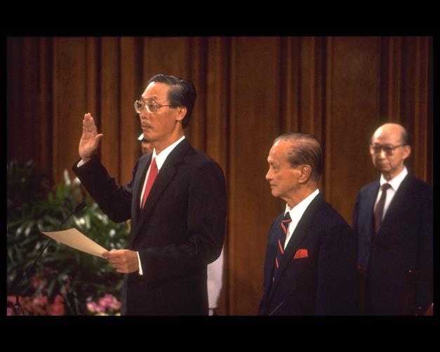 1990 Goh Chok Tong becomes Prime Minister
